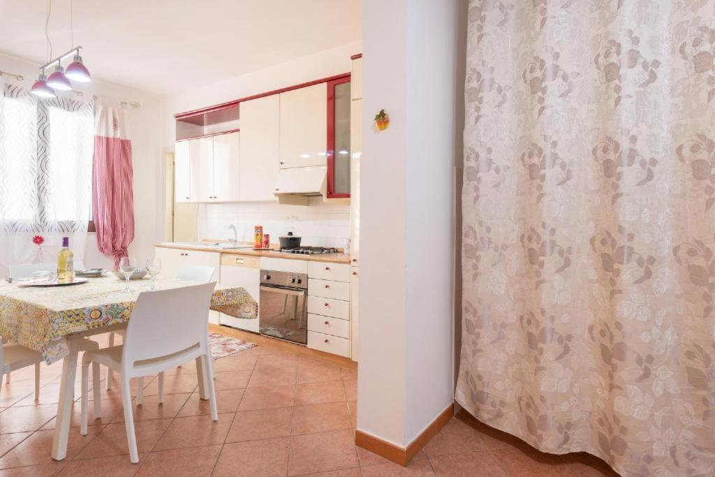 Casa Vita In Centro Balestrate Exteriör bild